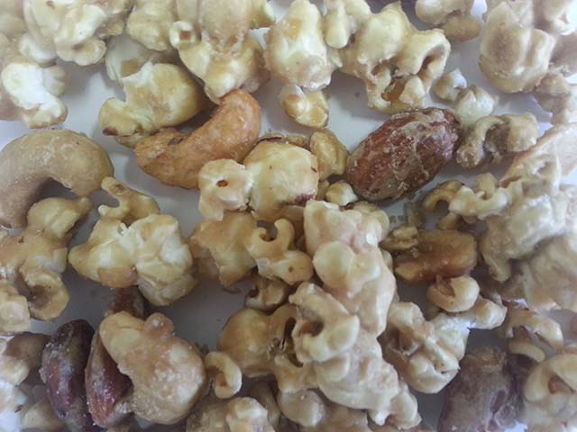 Picture of caramel corn with nuts